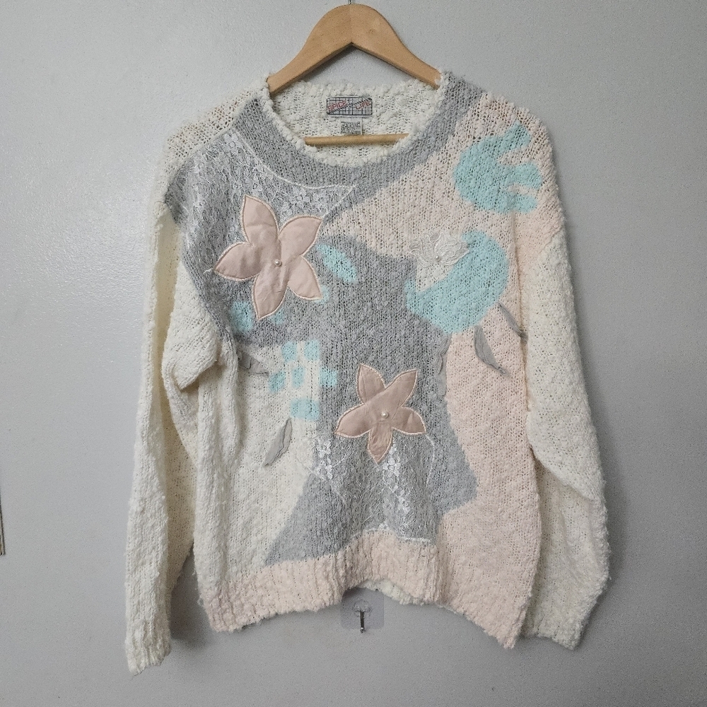 Vtg Spice of Life White Gray & Pink Sweater w/Floral Appliques & Pearls Size M